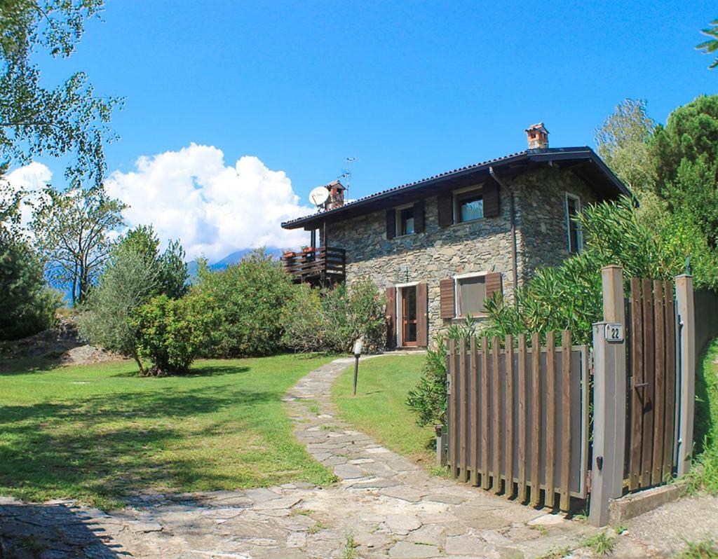 Villa Erica Con Piscina Privata Sul Lago Di Como Colico Luaran gambar